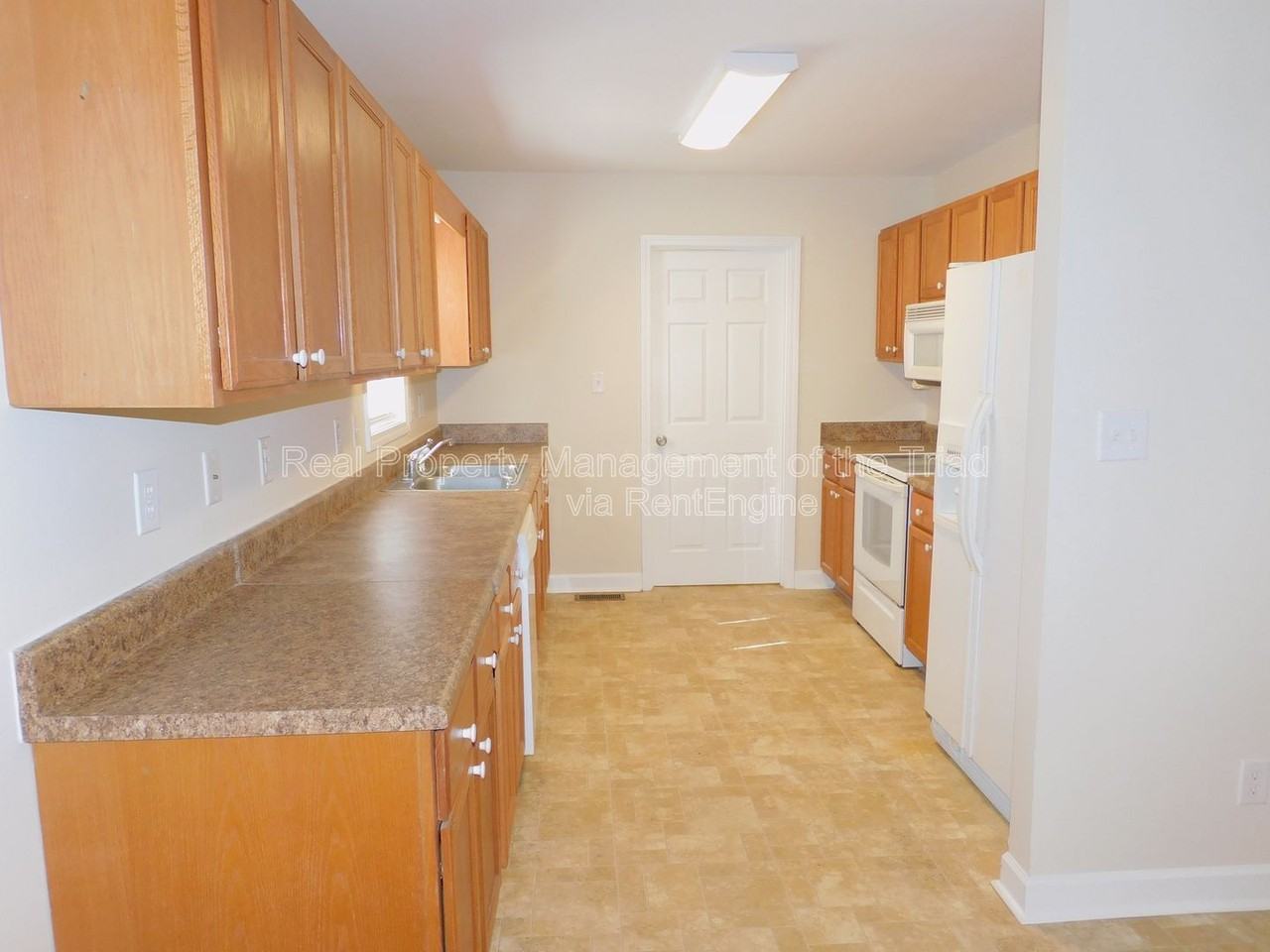 2831 White Ln - Photo 6 of 20