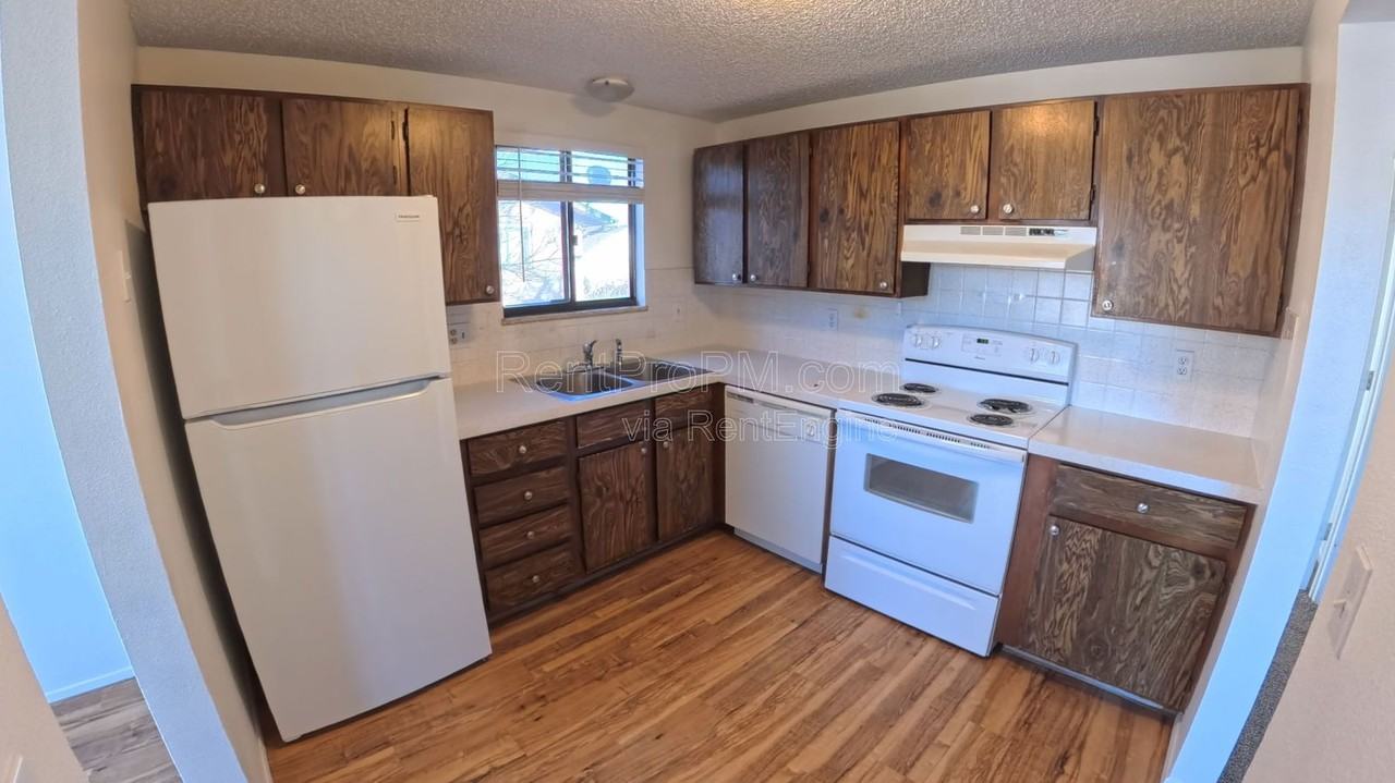 2354 10th St Sw #3 - Photo 5 of 10