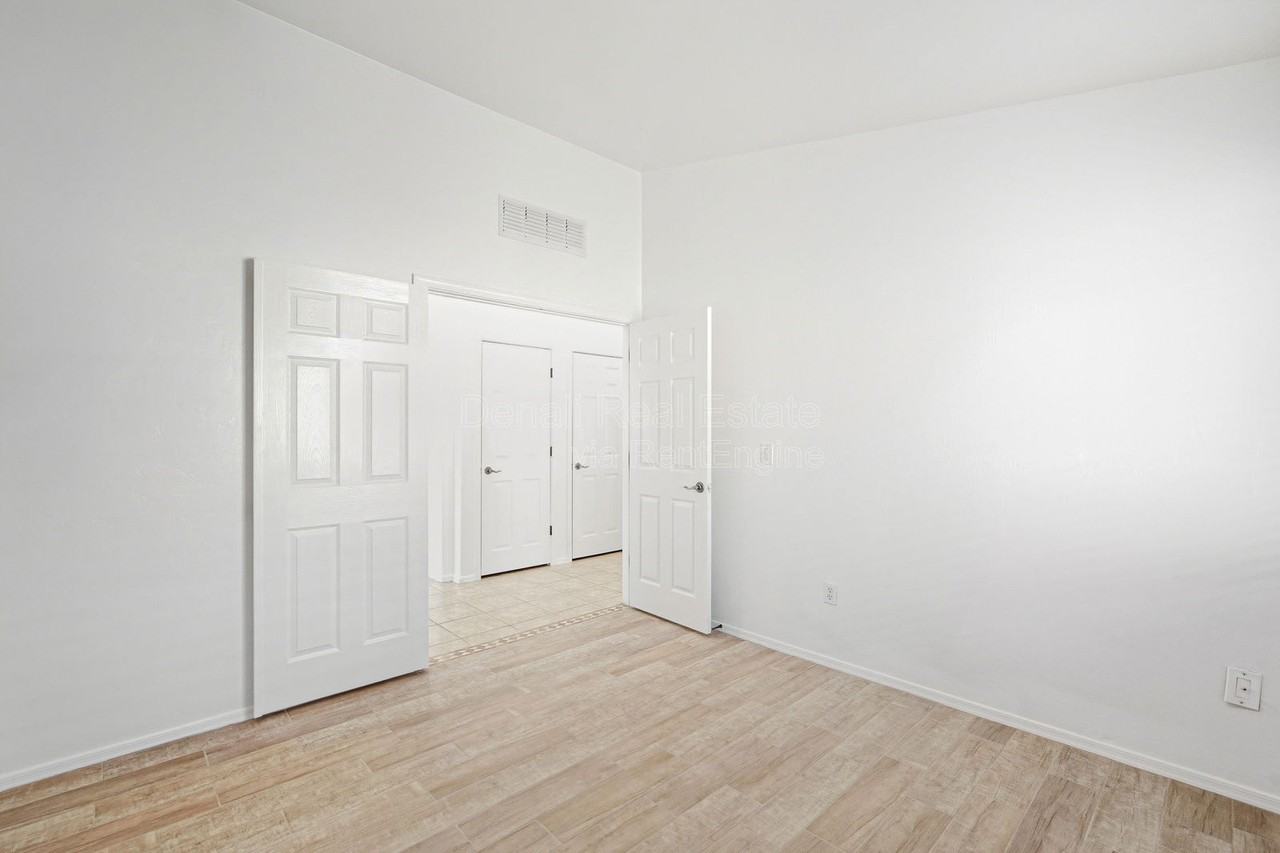 7159 S Providence Dr - Photo 3 of 37