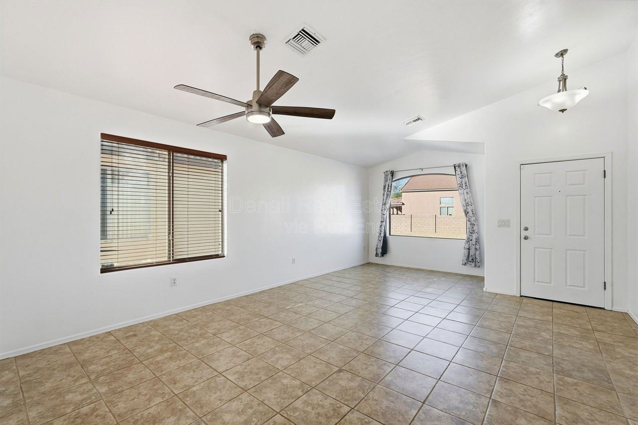 7159 S Providence Dr - Photo 6 of 37