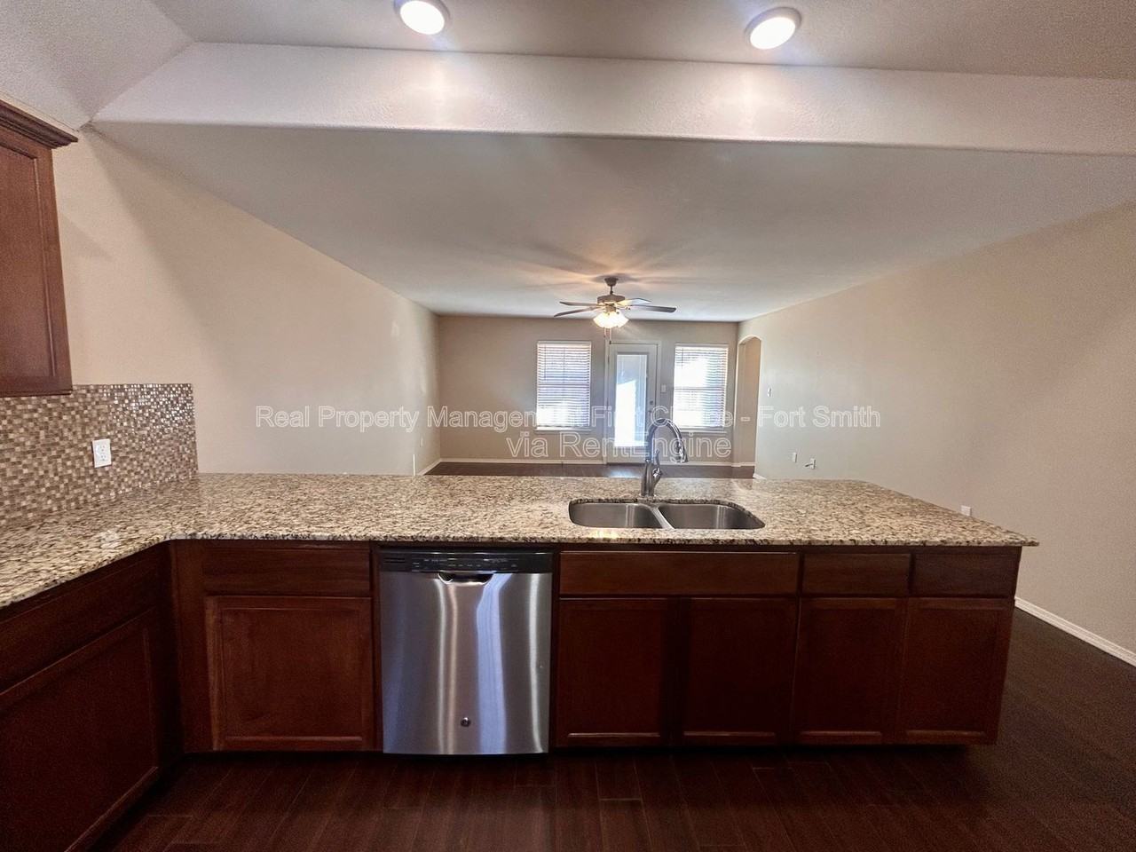 420 Ridge Point Dr - Photo 7 of 24