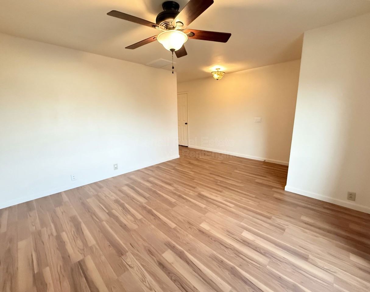 720 W Vaughn St - Photo 5 of 30