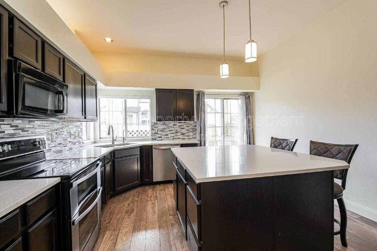 9985 E Hawaii Pl - Photo 5 of 21