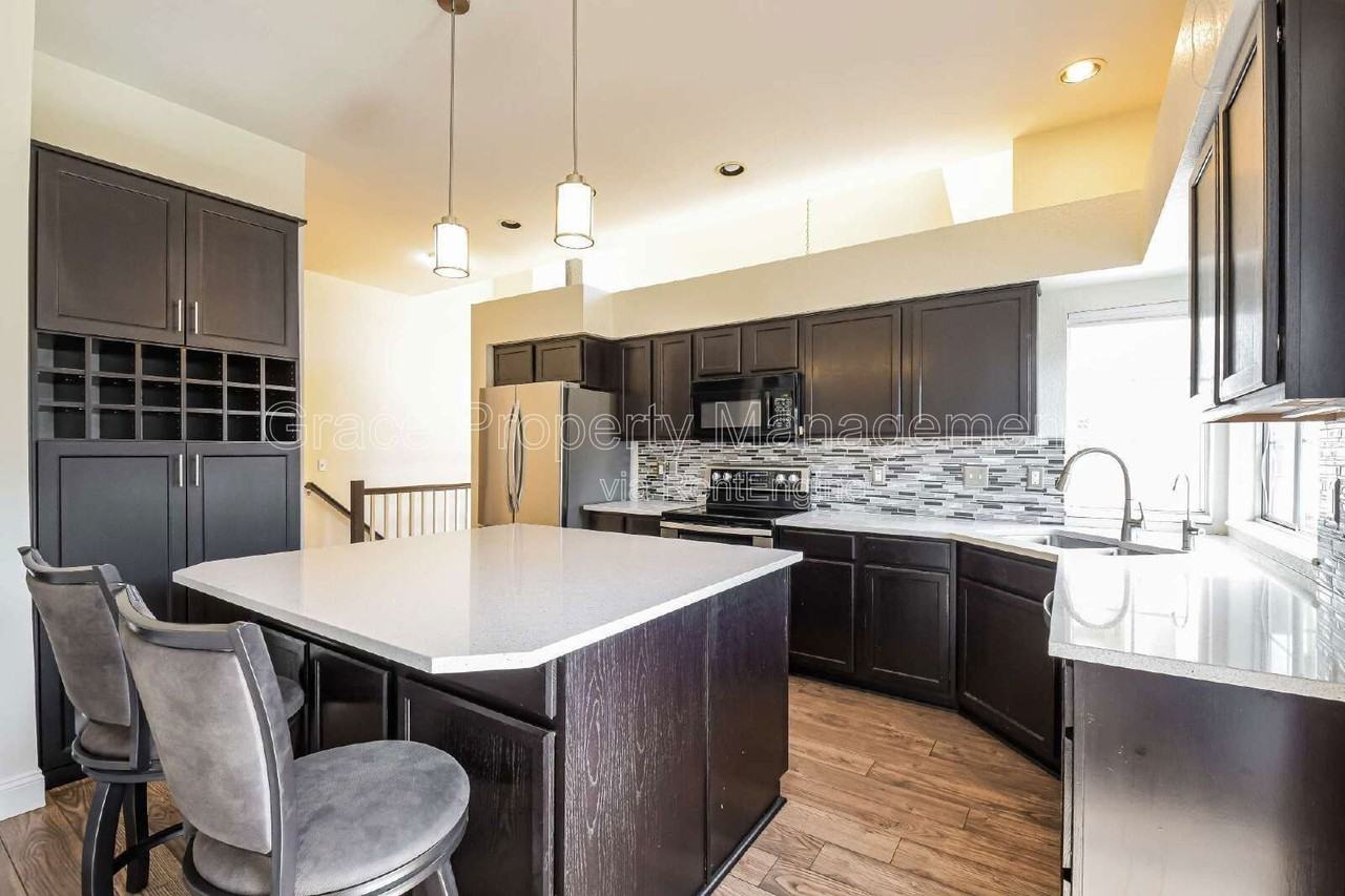 9985 E Hawaii Pl - Photo 6 of 21