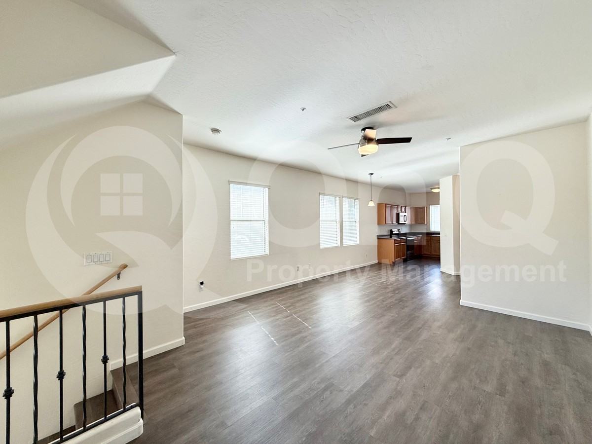 913 W Aspen Way - Photo 2 of 15