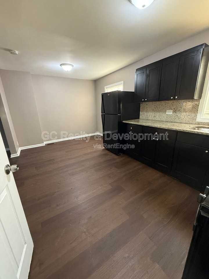 9528 S Chappel Ave - Photo 4 of 12