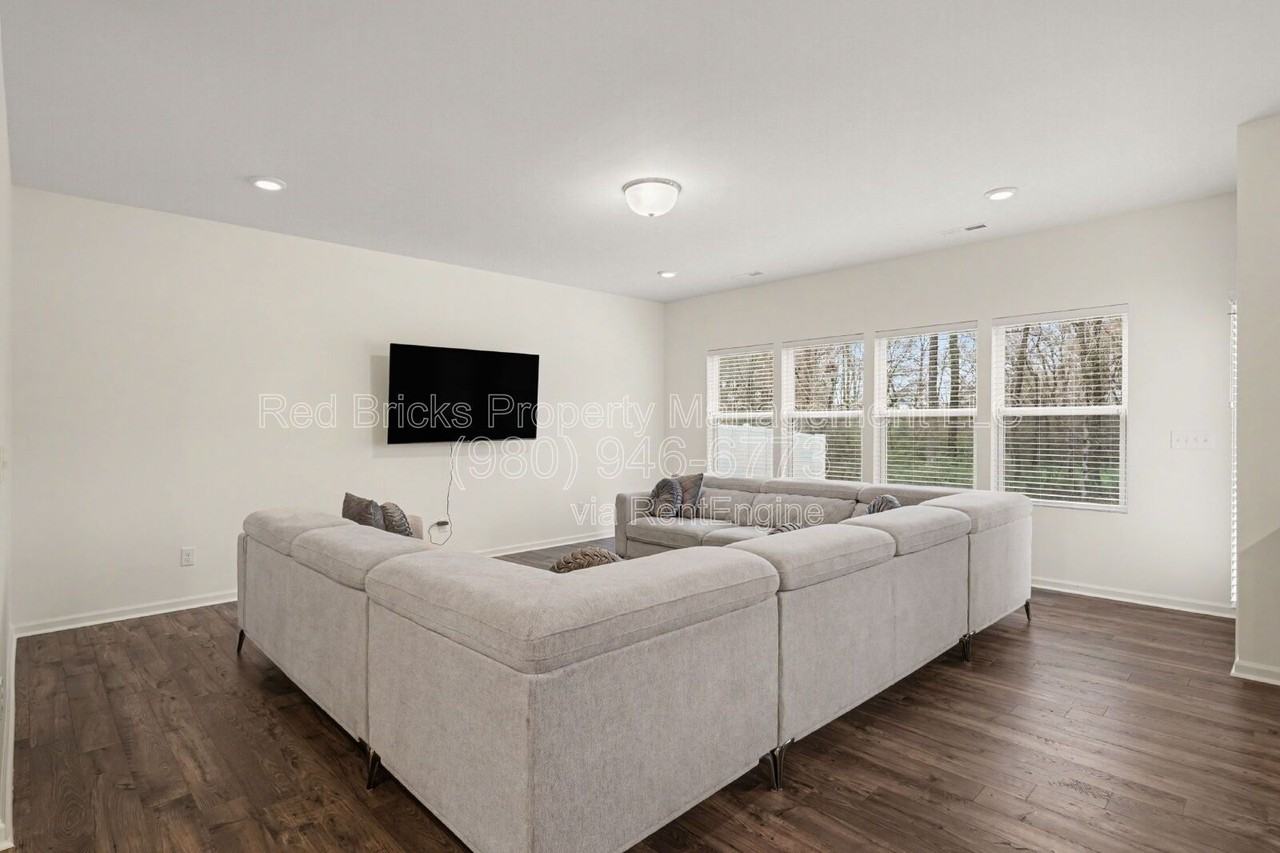 162 Aspire Cir - Photo 6 of 33