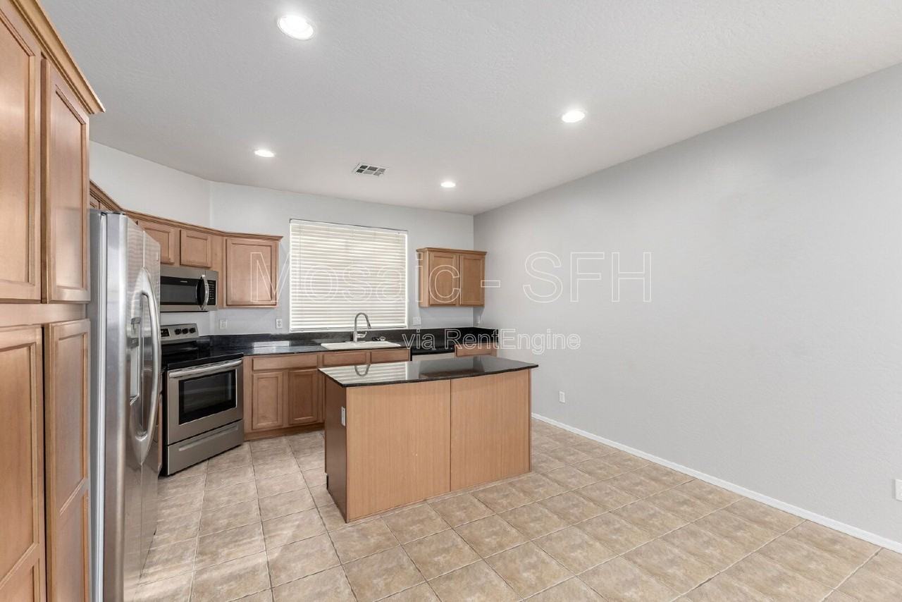 18545 W Paseo Way - Photo 7 of 32