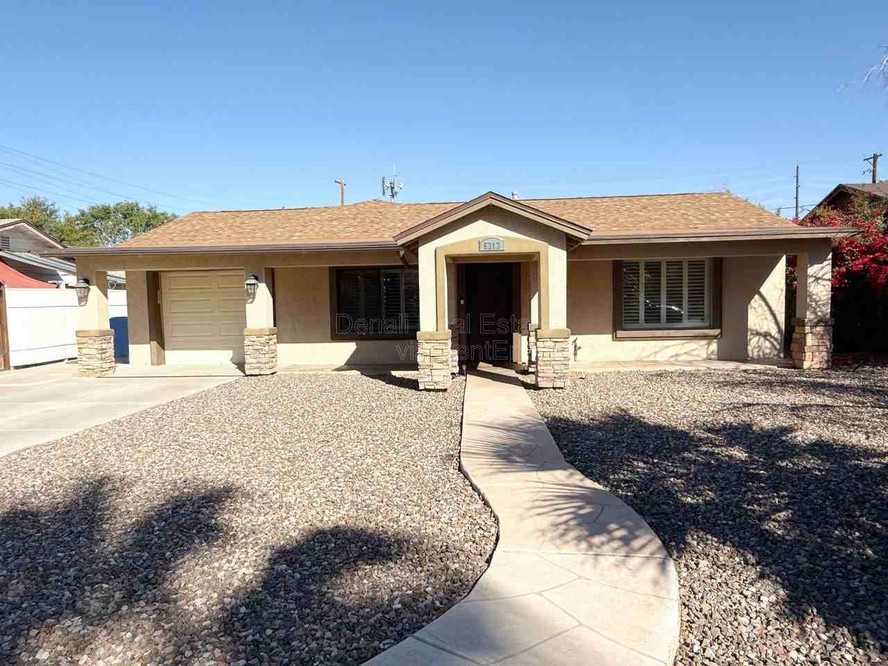 5212 E Cambridge Ave