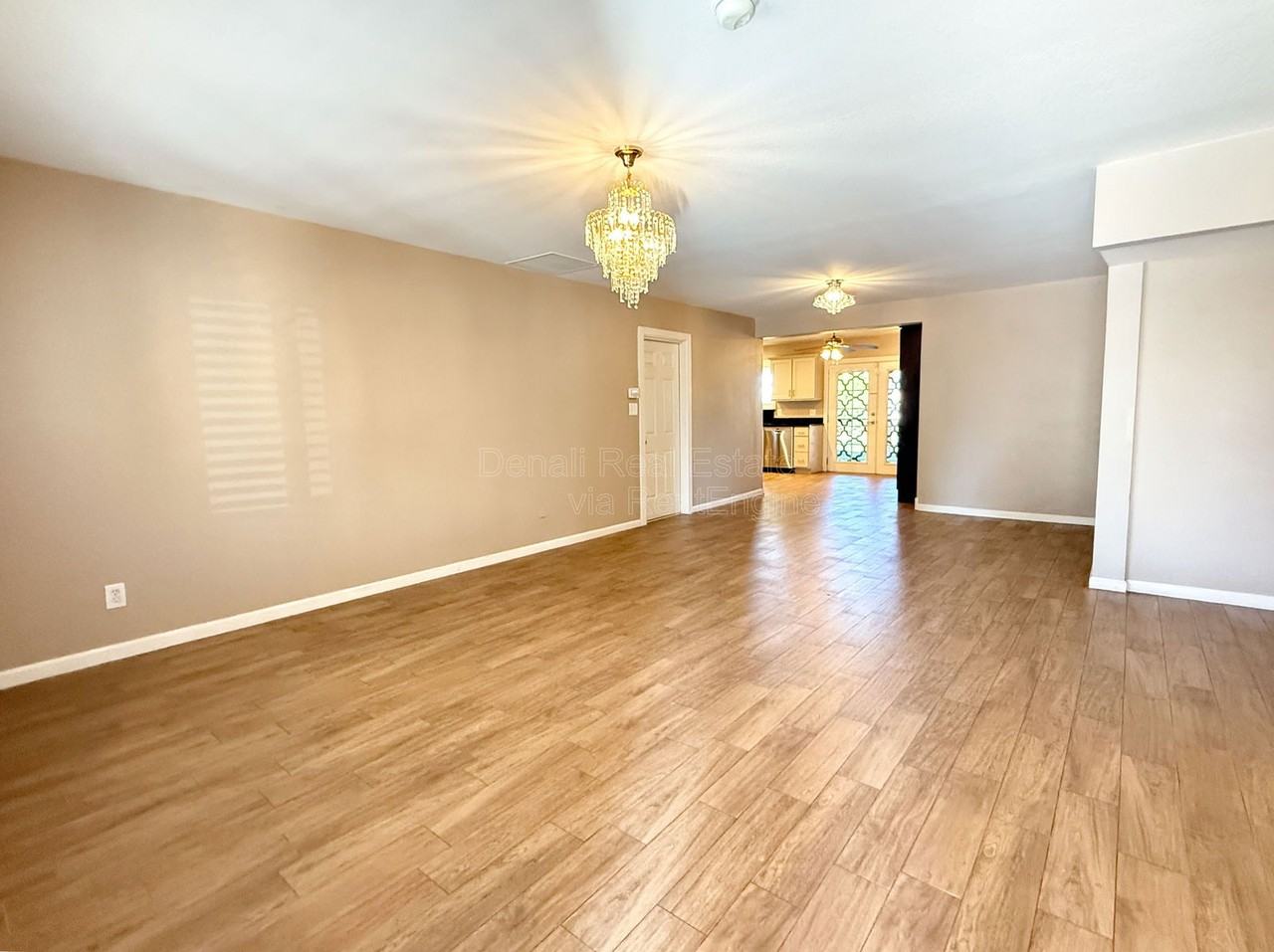 5212 E Cambridge Ave - Photo 4 of 26