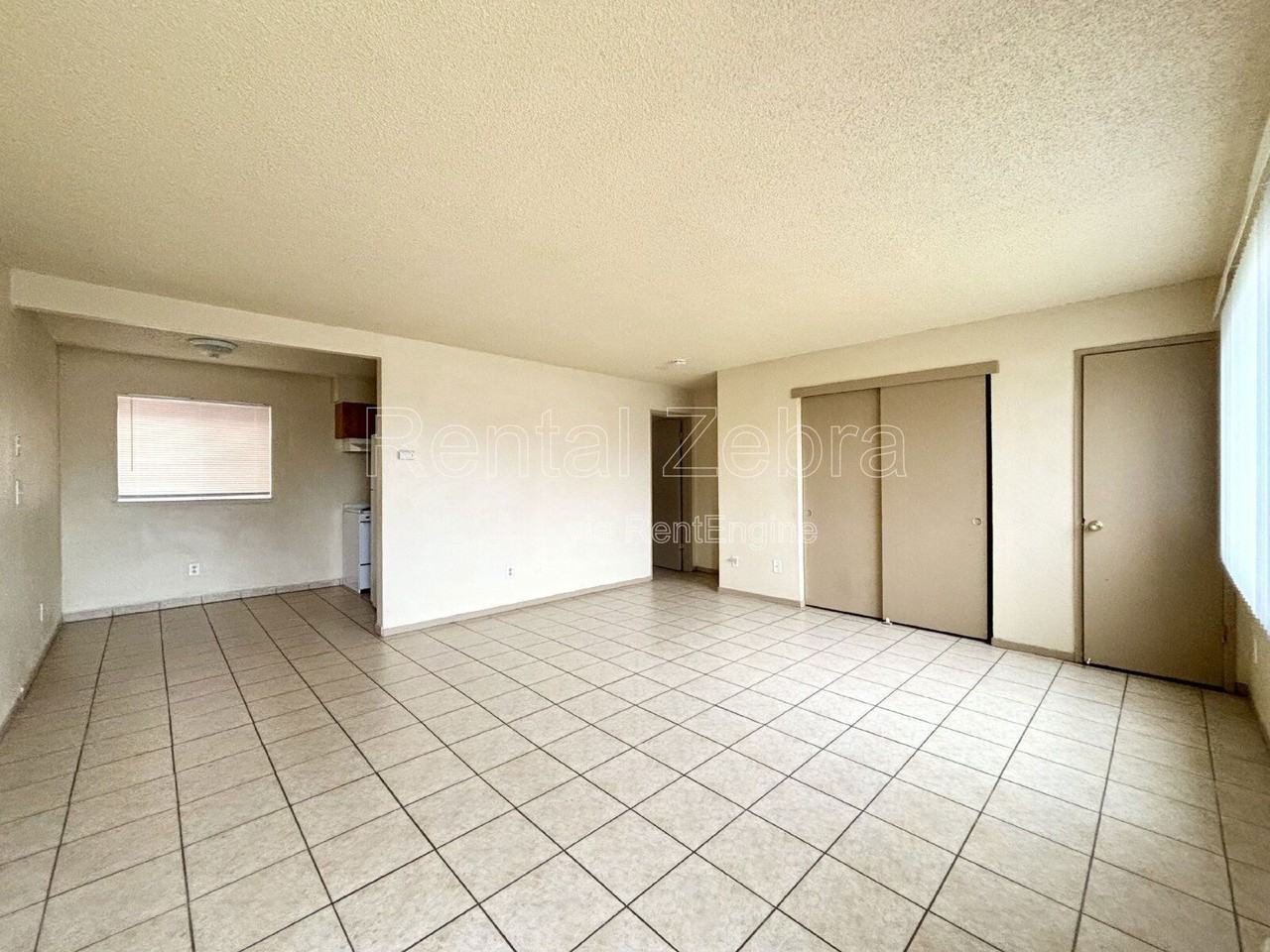 1104 I St - Photo 3 of 7