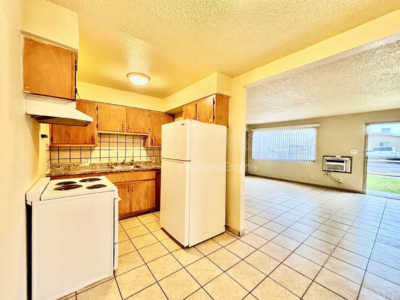 1104 I St - Photo 4 of 7