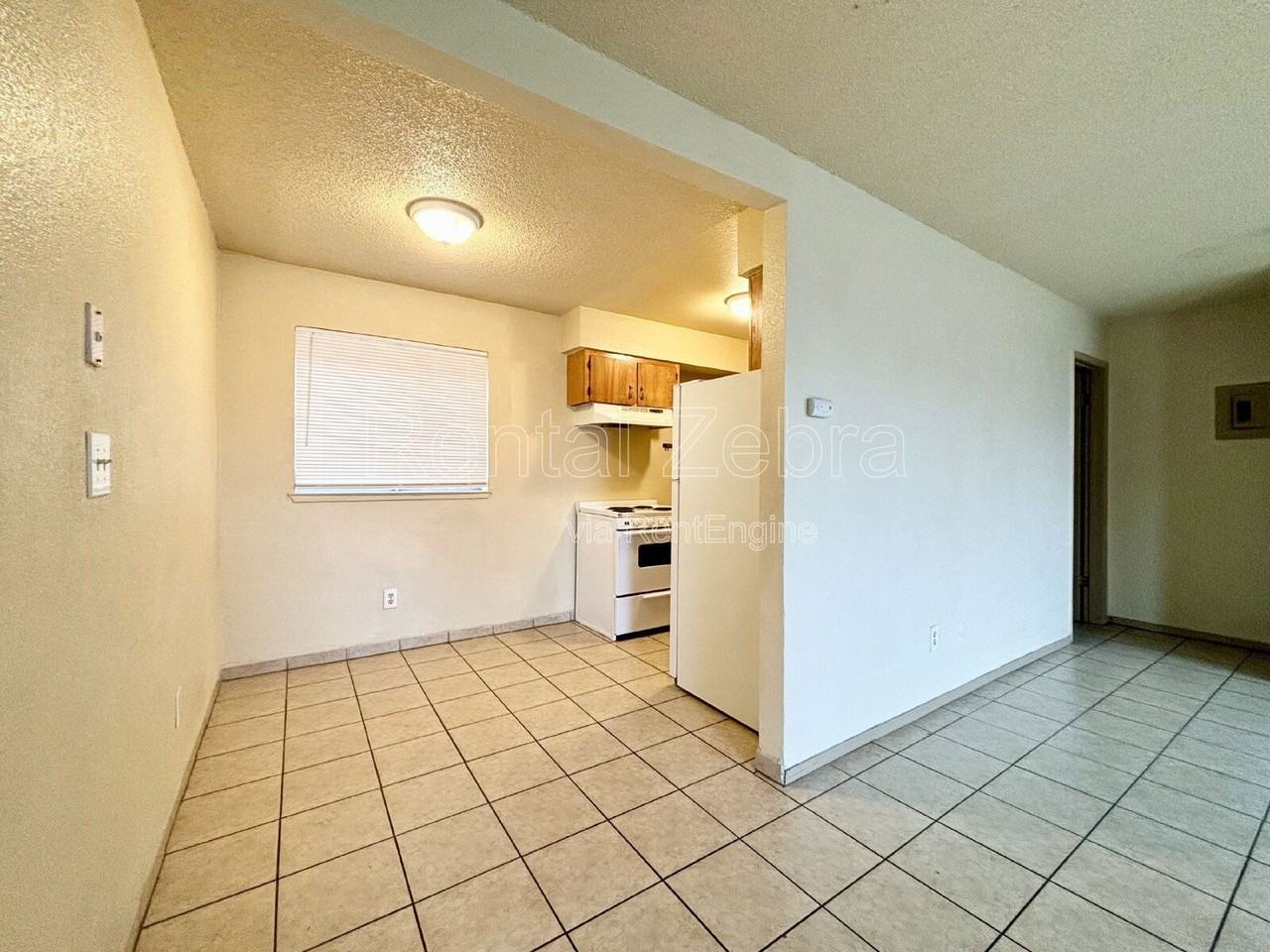 1104 I St - Photo 5 of 7