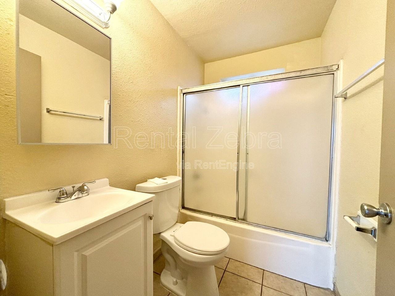 1104 I St - Photo 7 of 7