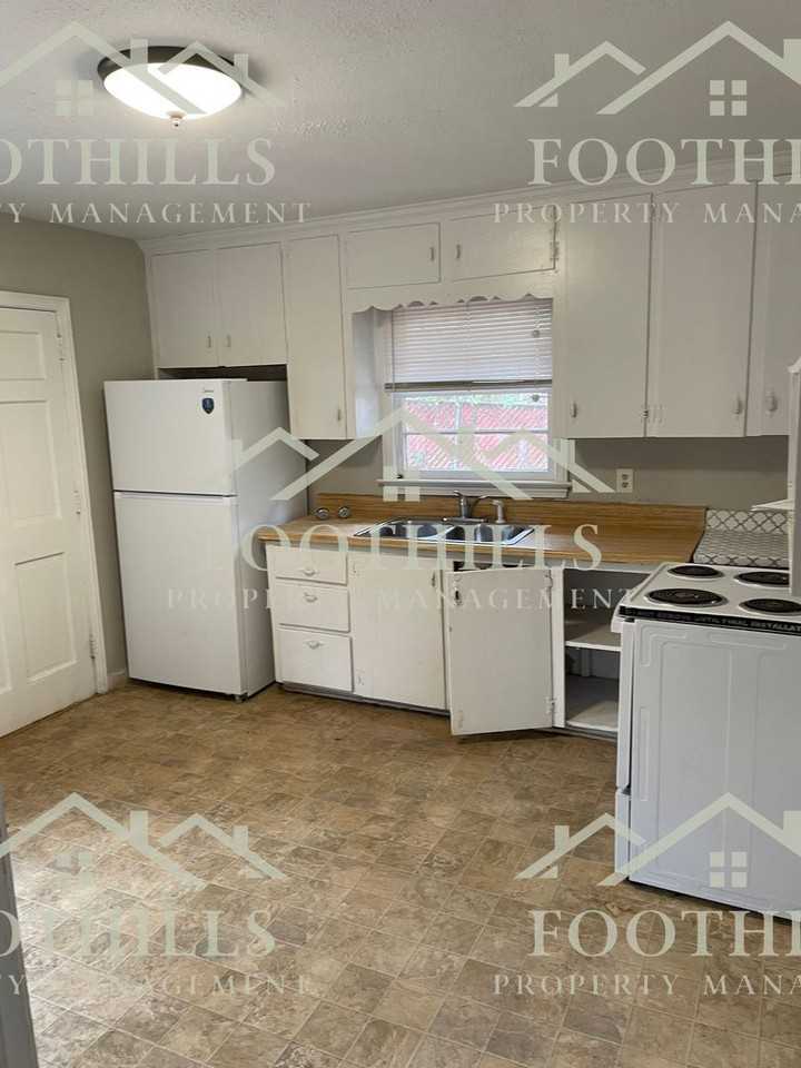 204 Pine Ln #A - Photo 3 of 6