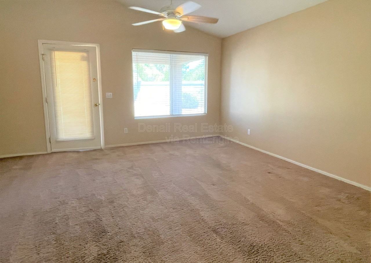 8162 W Pontiac Dr - Photo 7 of 28