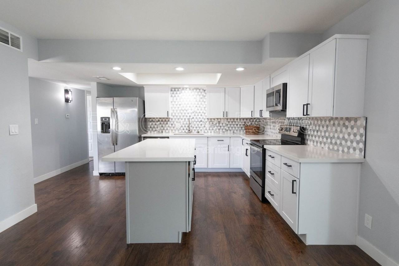 2144 S Los Feliz Dr - Photo 7 of 26