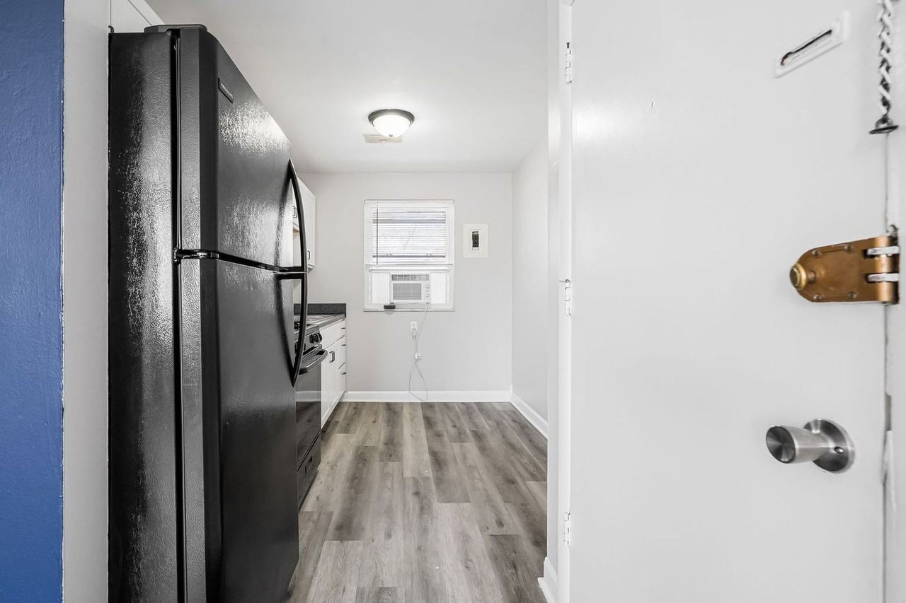 474 Elsmere St #D - Photo 5 of 14