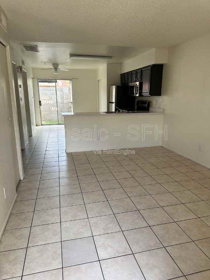 2440 E Waltann Ln #3 - Photo 2 of 8