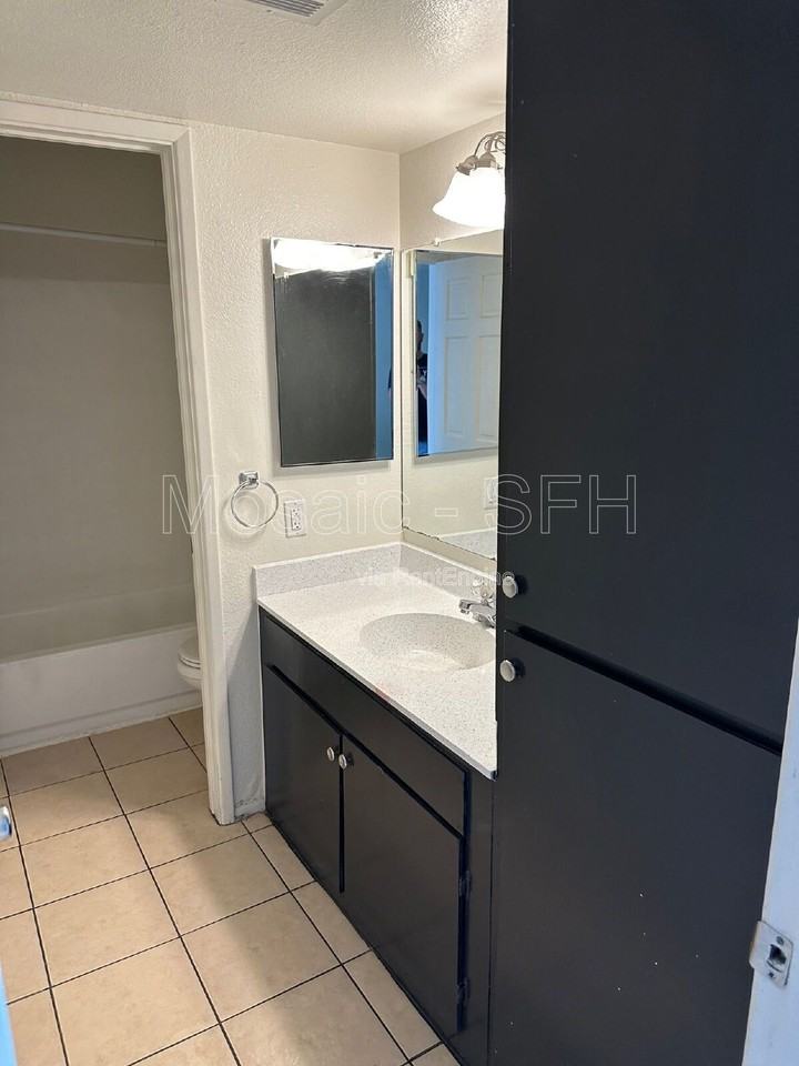 2440 E Waltann Ln #3 - Photo 4 of 8