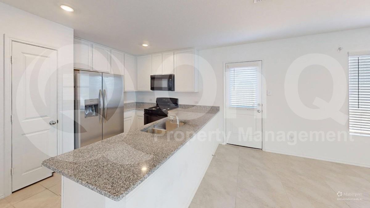 2916 Tibbles Dr - Photo 7 of 23