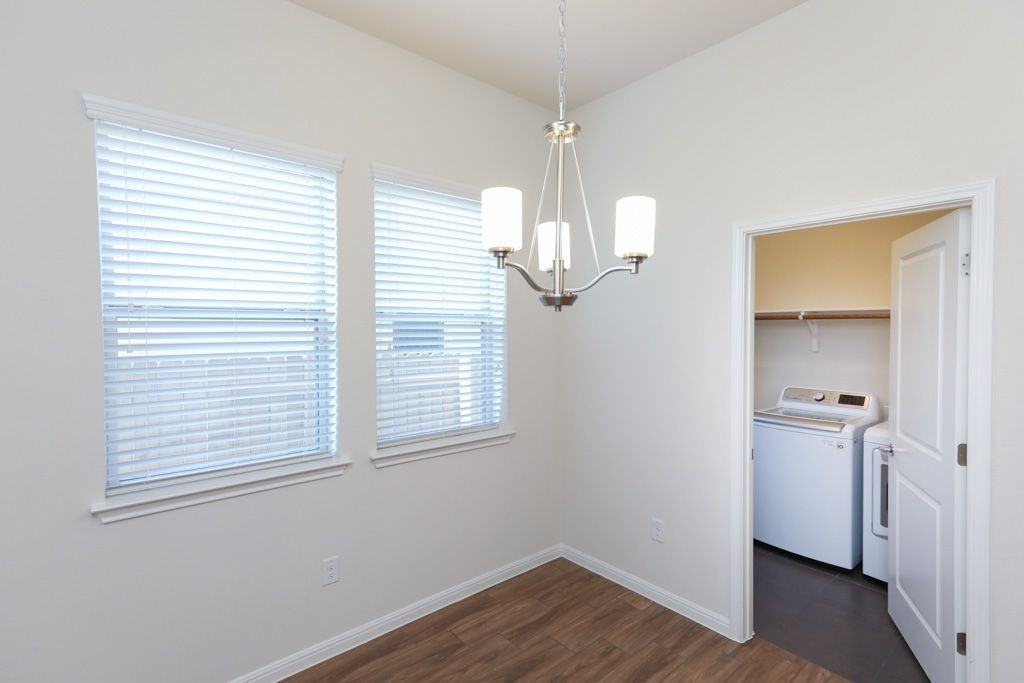 7309 Coit Rd - Photo 7 of 48