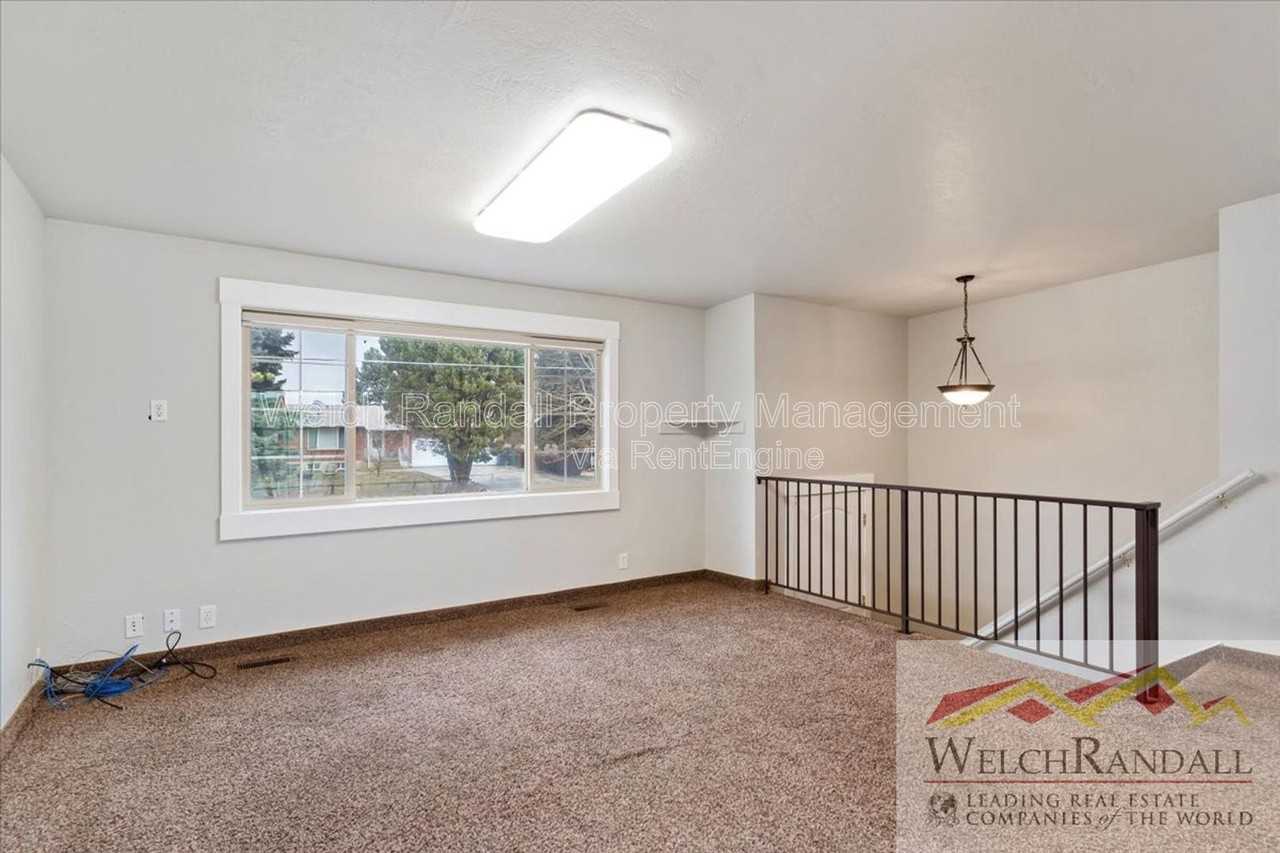 1007 W 17th St - Photo 4 of 22