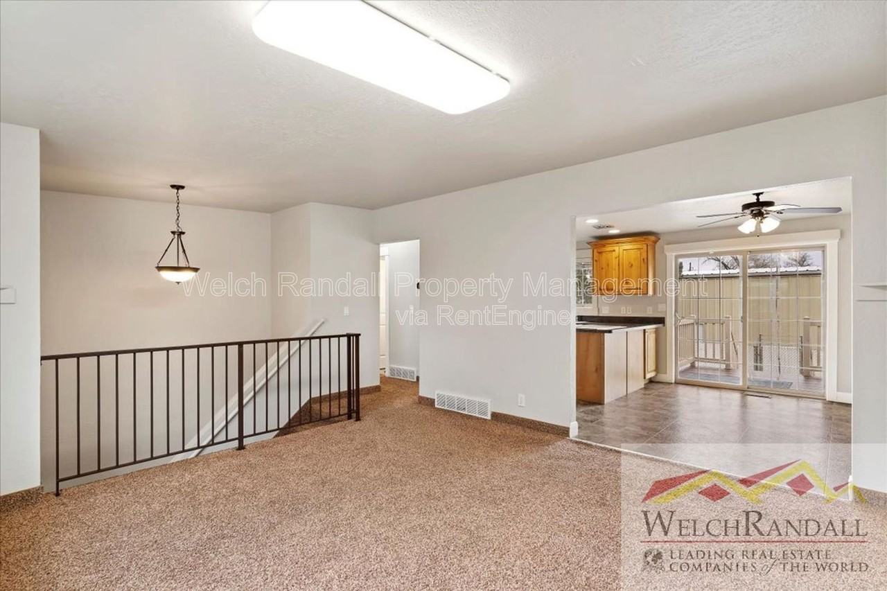 1007 W 17th St - Photo 5 of 22