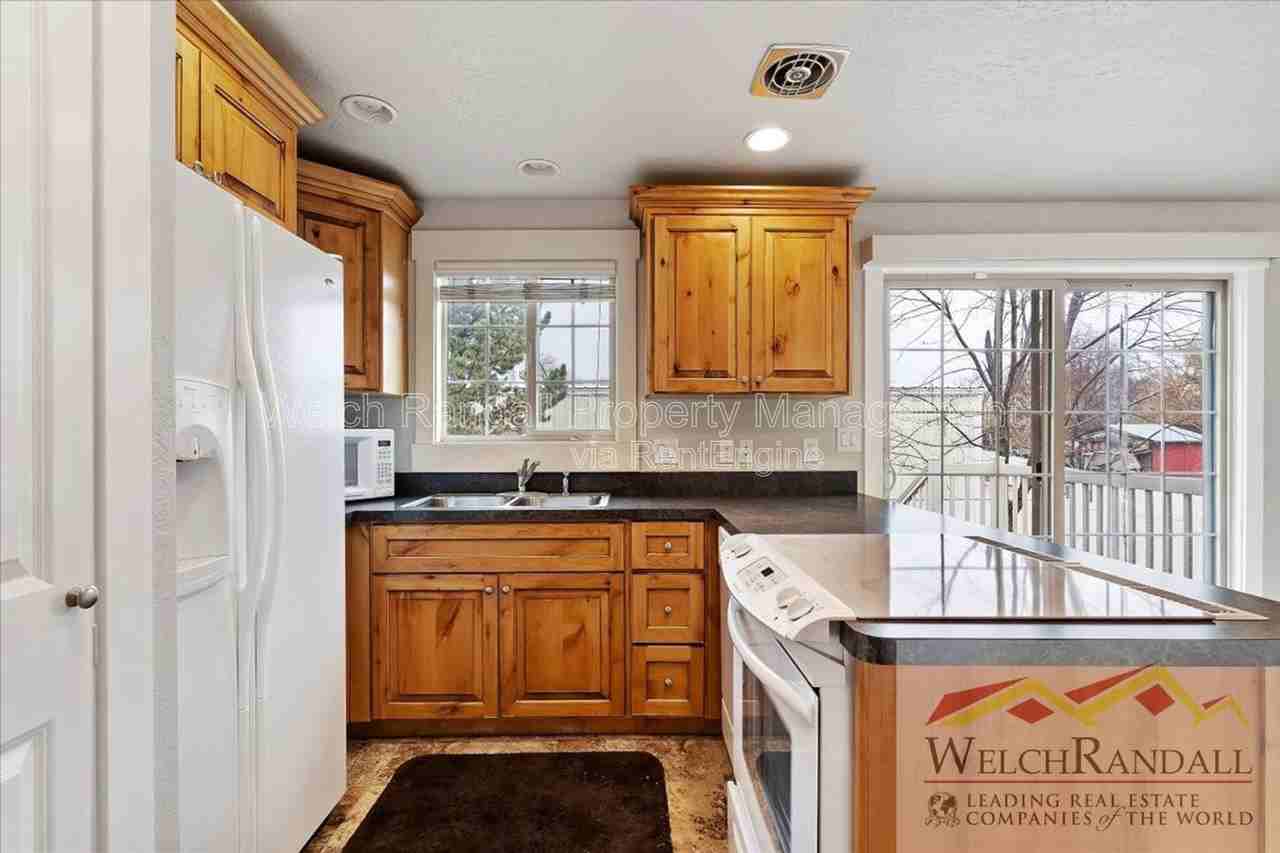 1007 W 17th St - Photo 6 of 22