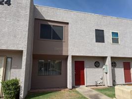 featured image of 611 W 13th St