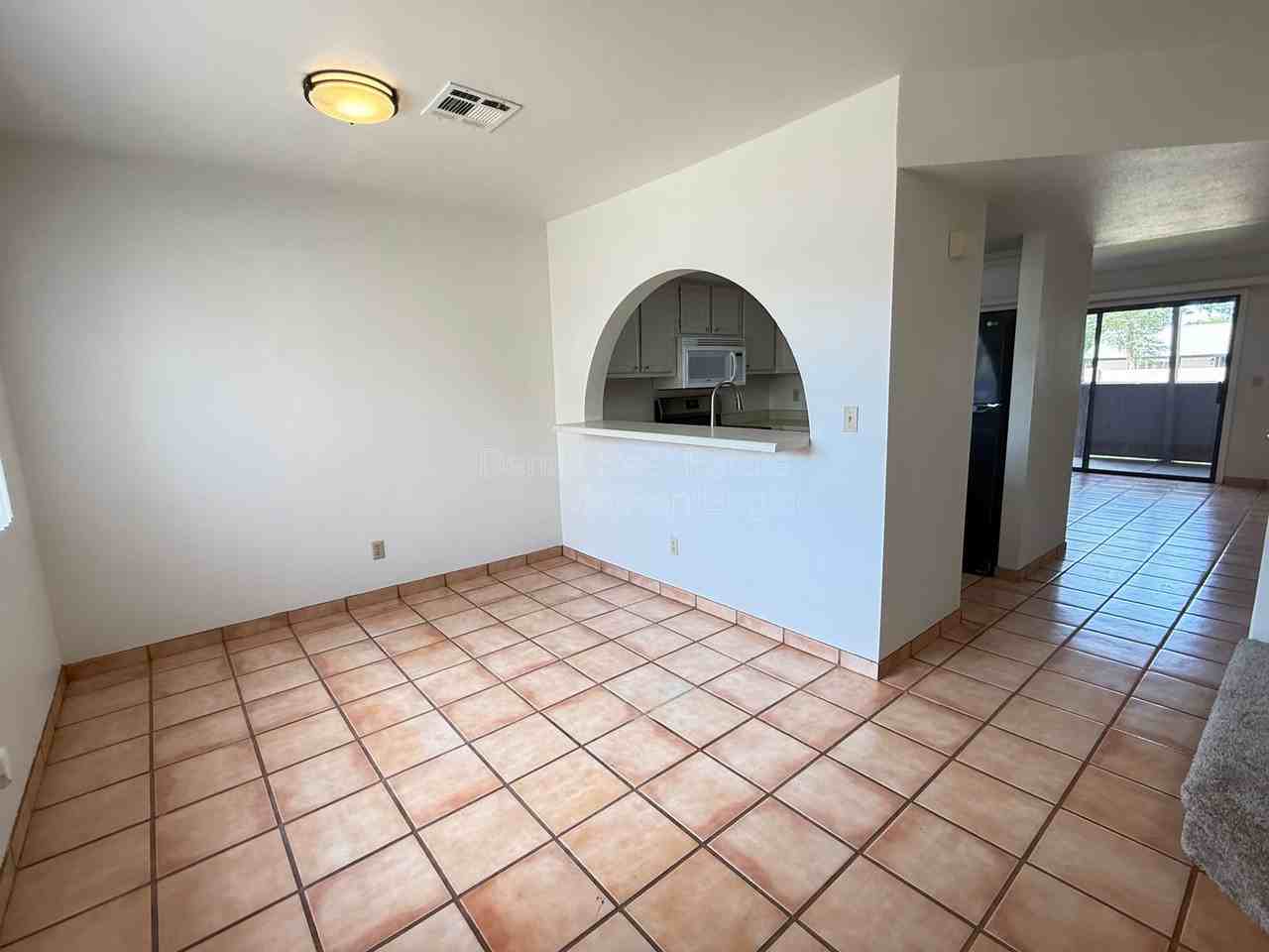 611 W 13th St - Photo 3 of 29
