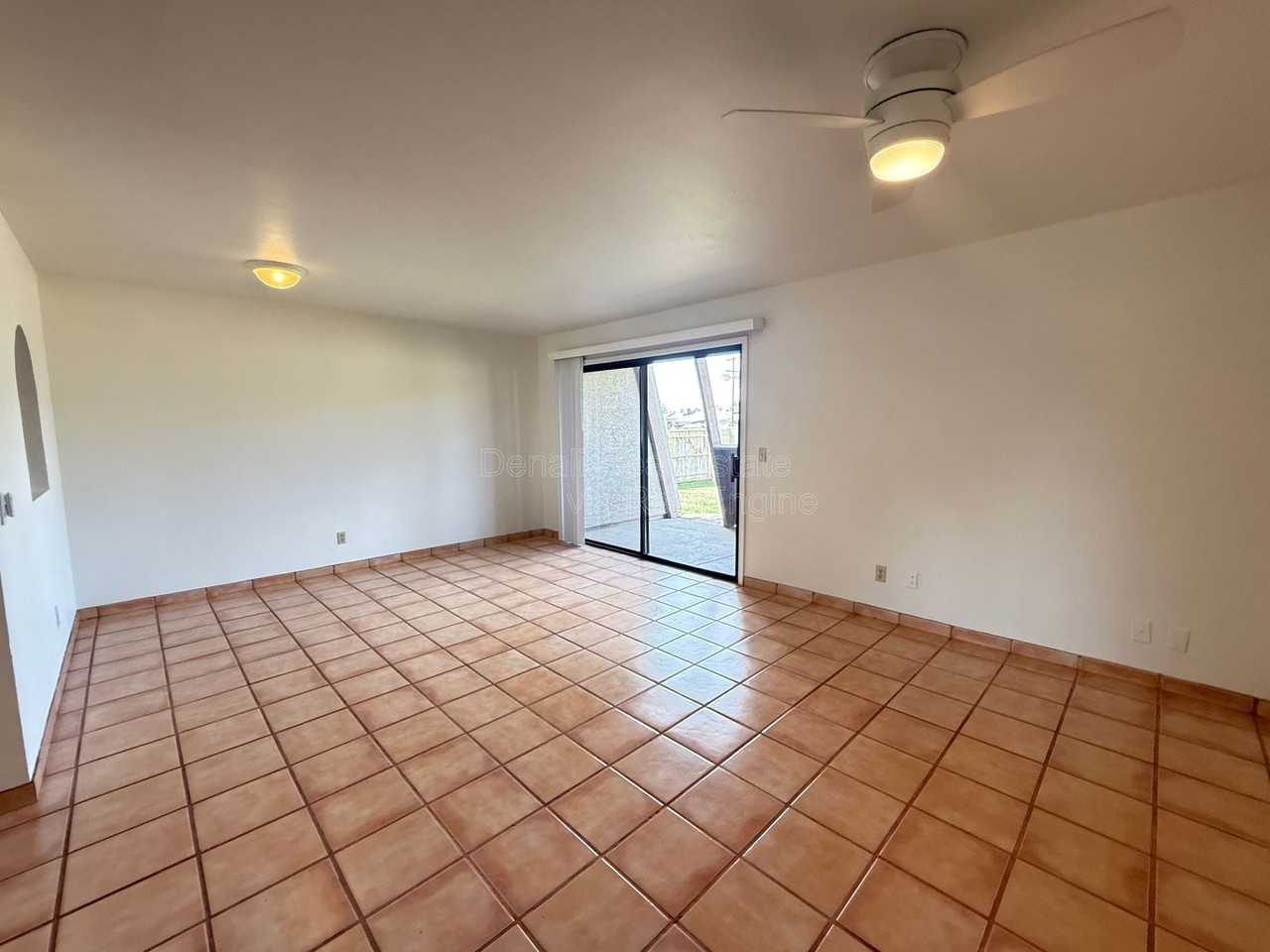 611 W 13th St - Photo 5 of 29