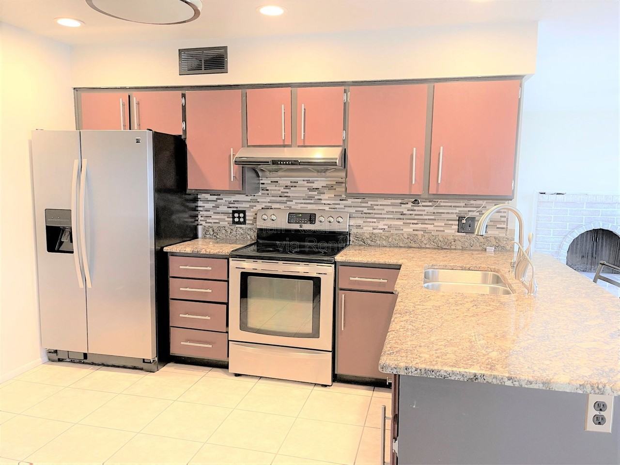 3501 W Detroit St - Photo 2 of 20