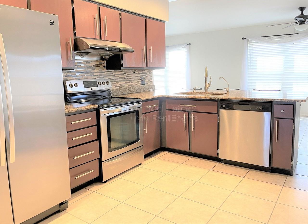 3501 W Detroit St - Photo 3 of 20