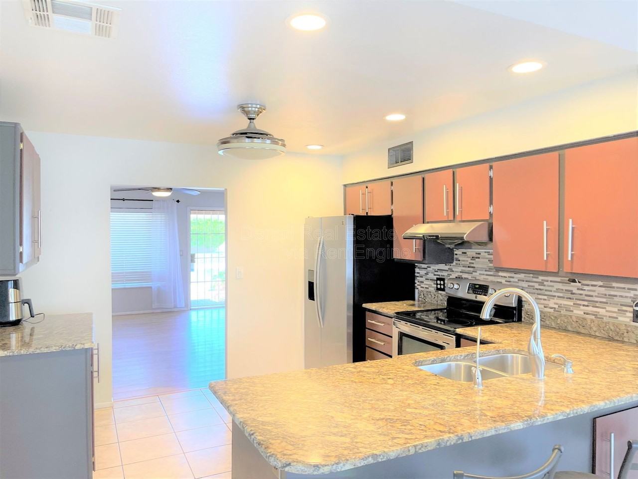 3501 W Detroit St - Photo 4 of 20