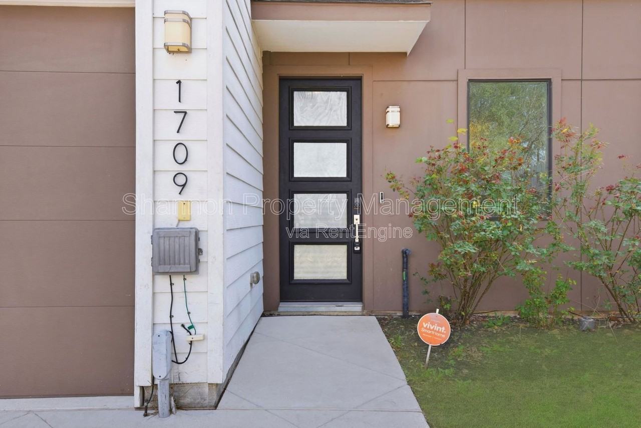 1709 Cedrocanna Ln - Photo 4 of 45