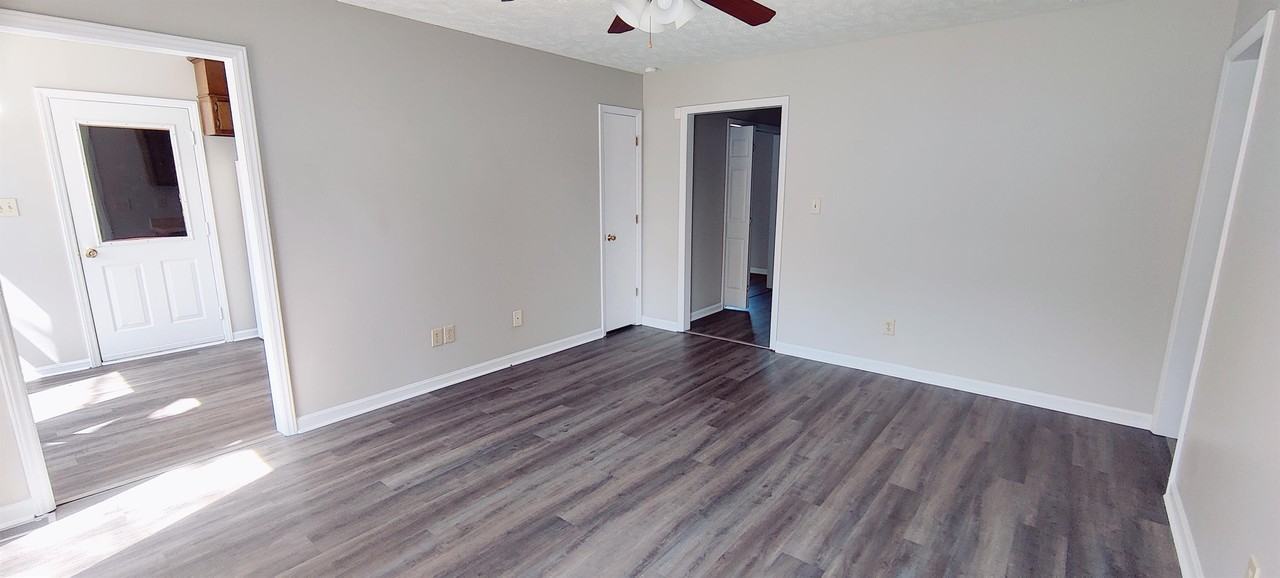 4501 Plainview Ct - Photo 2 of 9