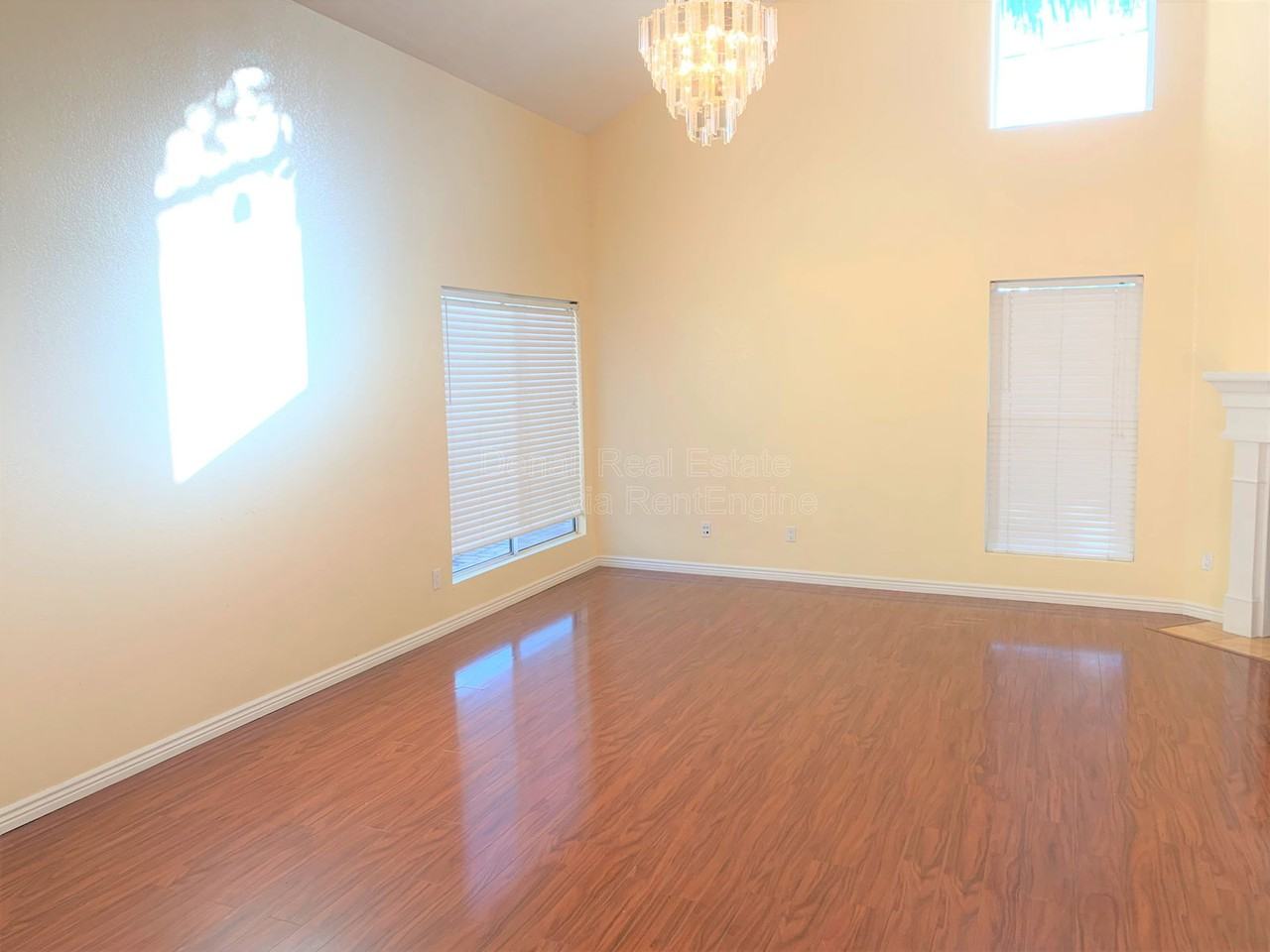 19033 N 6th St - Photo 2 of 16