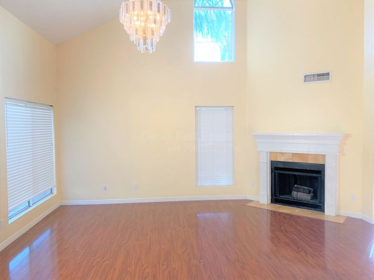 19033 N 6th St - Photo 3 of 16