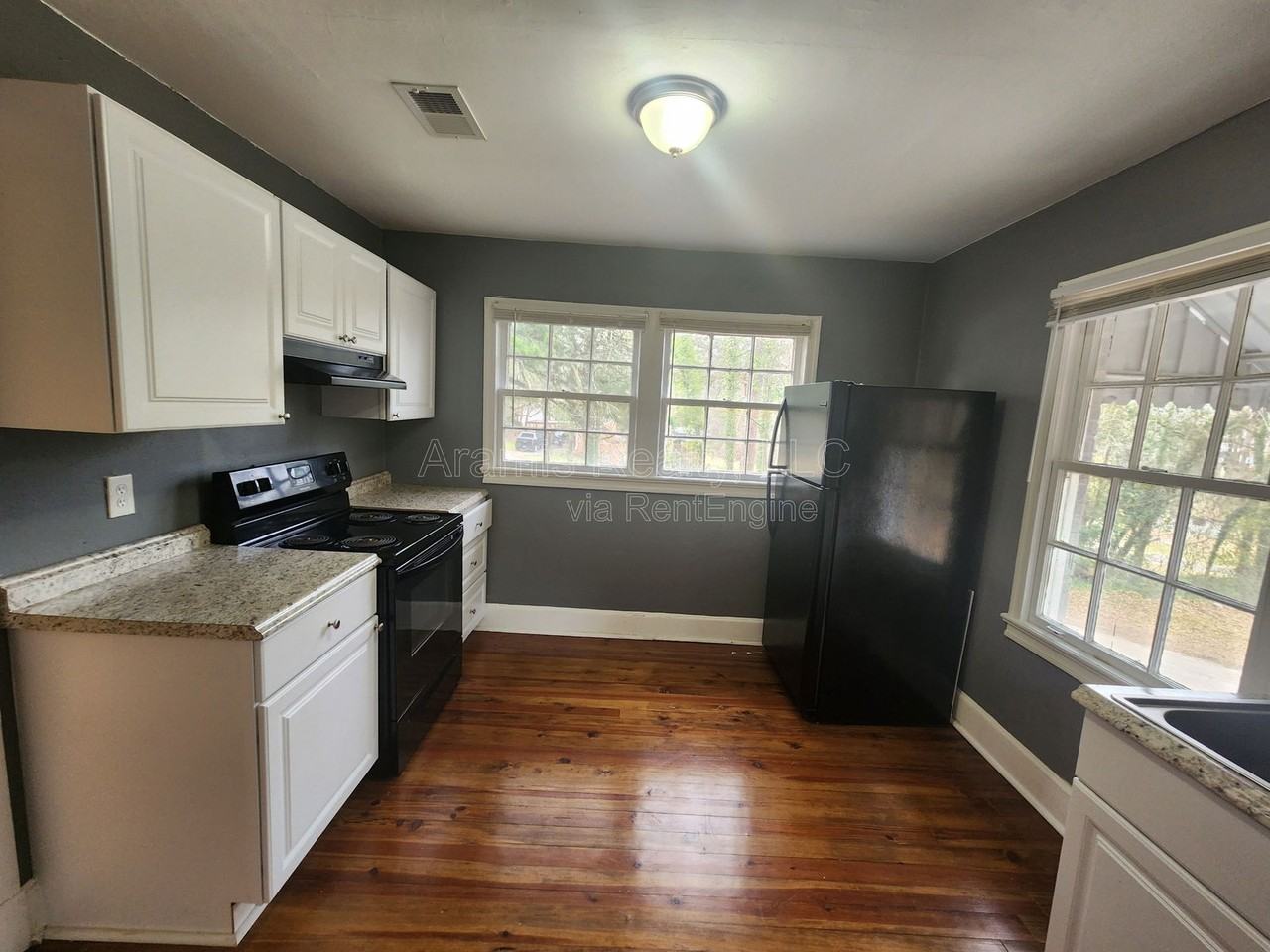 802 N Park St #B1 - Photo 4 of 13