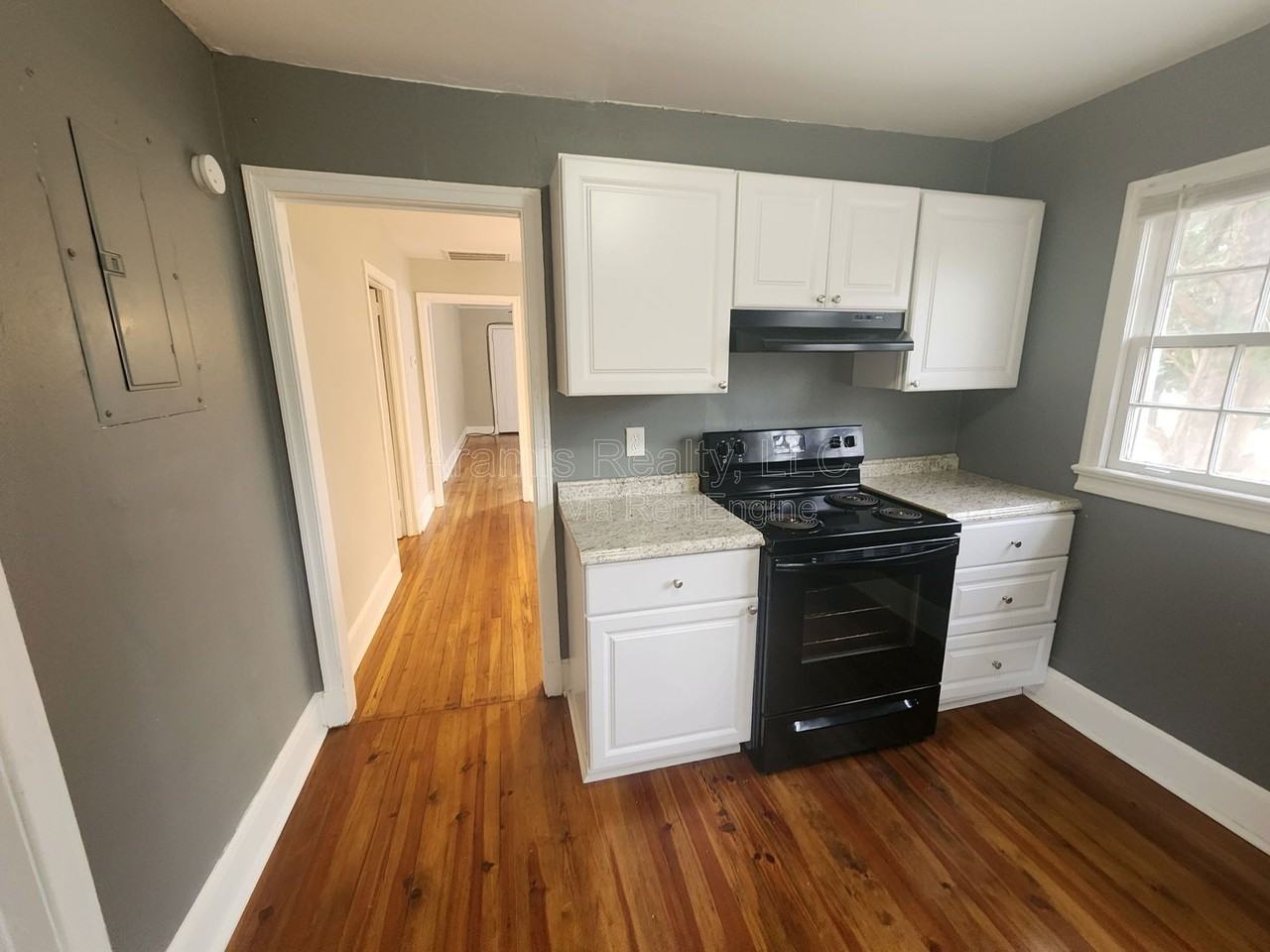 802 N Park St #B1 - Photo 5 of 13