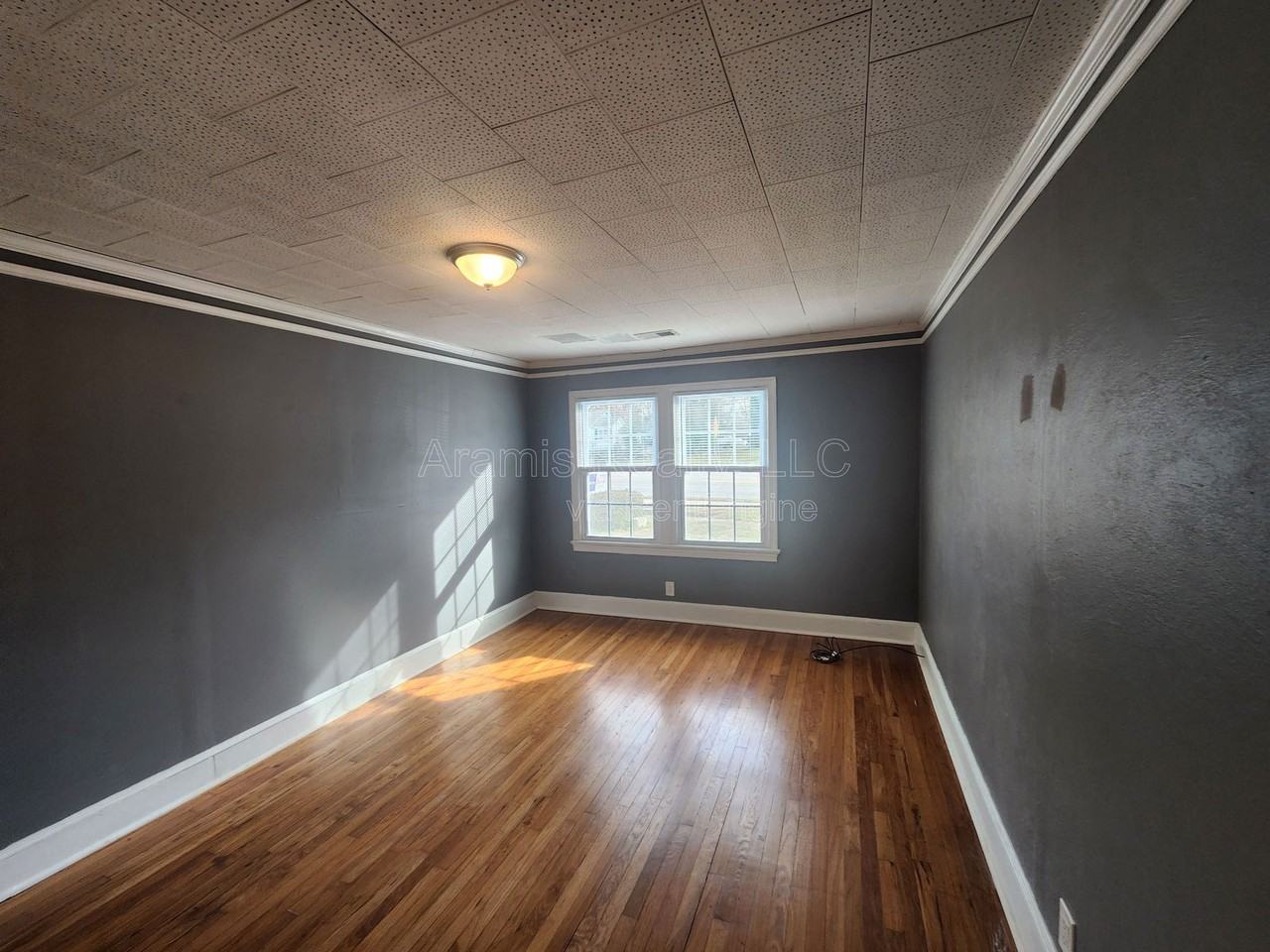 802 N Park St #B1 - Photo 7 of 13