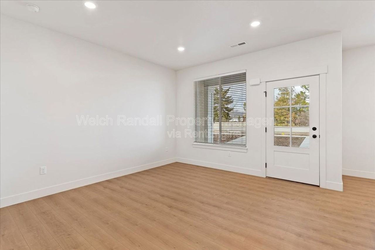 56 E 1225 S - Photo 4 of 33