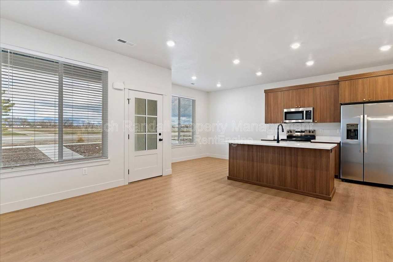 56 E 1225 S - Photo 6 of 33