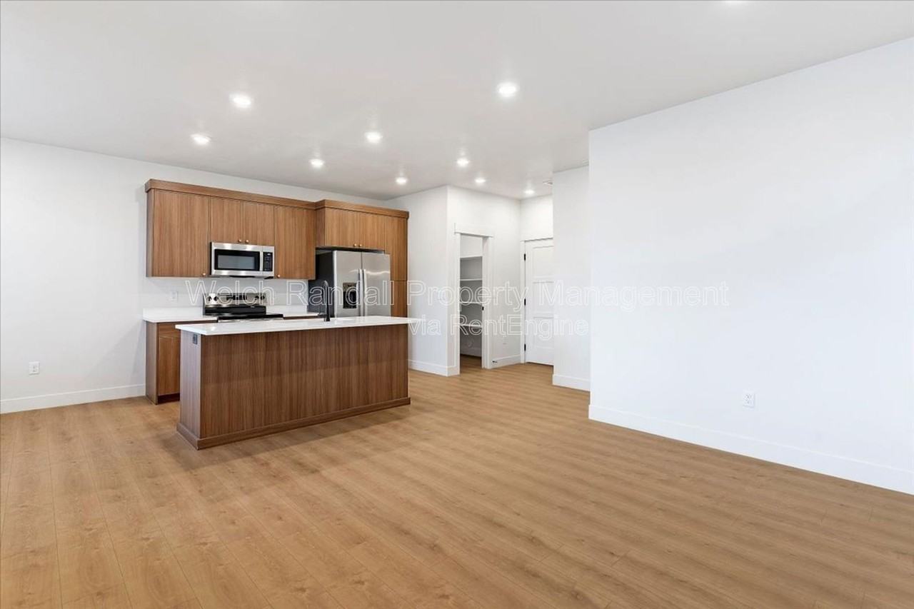 56 E 1225 S - Photo 7 of 33