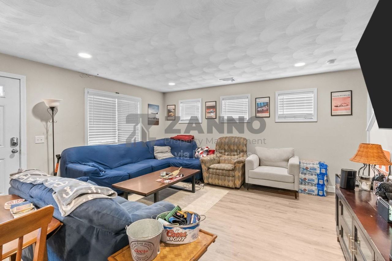 498 Park Ave - Photo 5 of 29