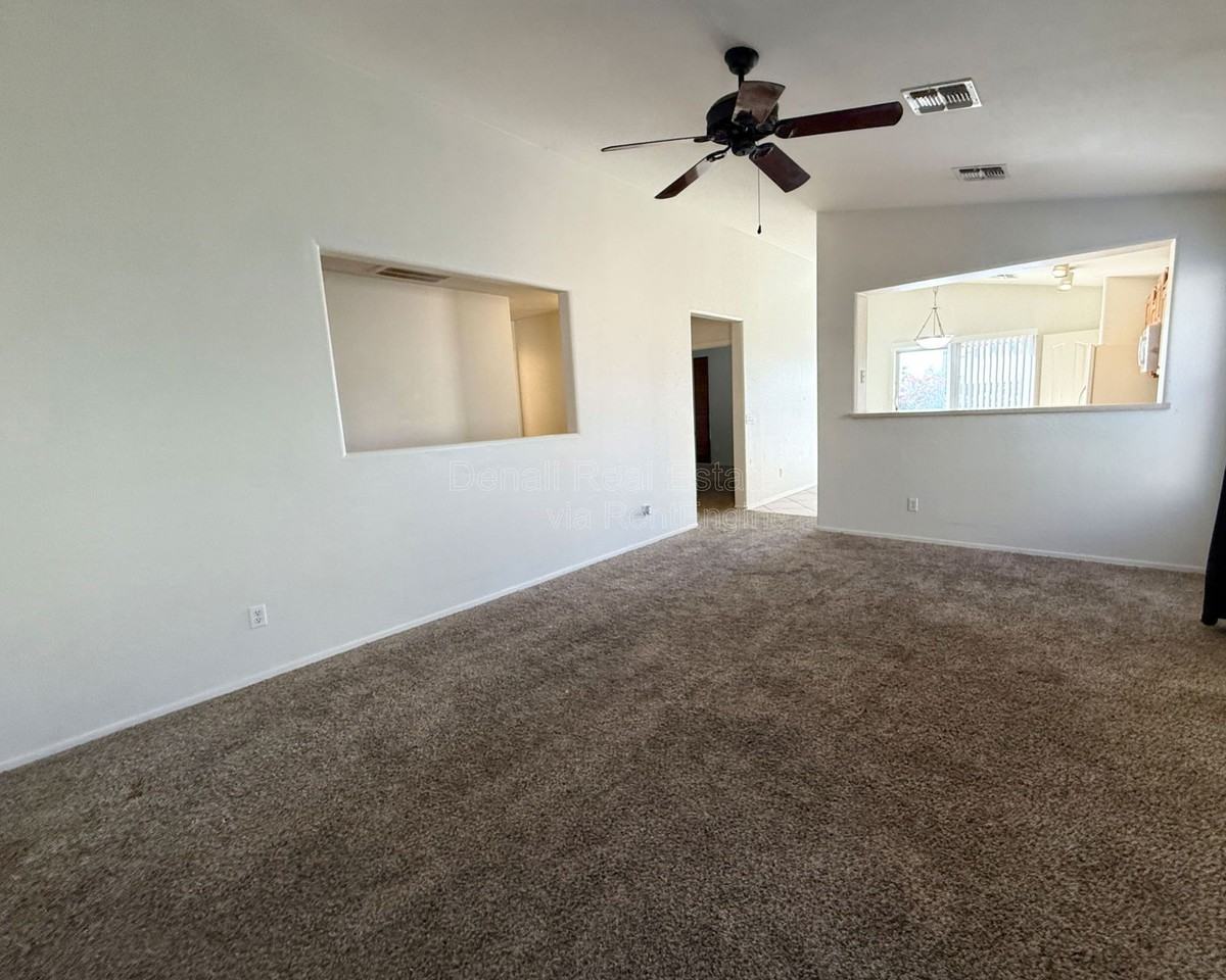 11561 W Green Dr - Photo 3 of 15