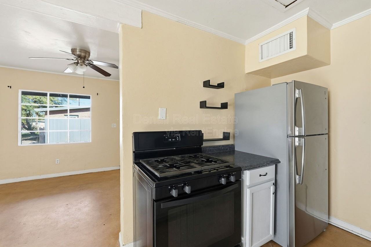 3226 E Bermuda St #2 - Photo 4 of 20