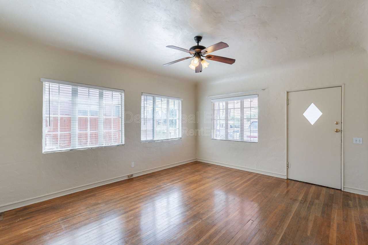 241 S Cherry Ave - Photo 3 of 27