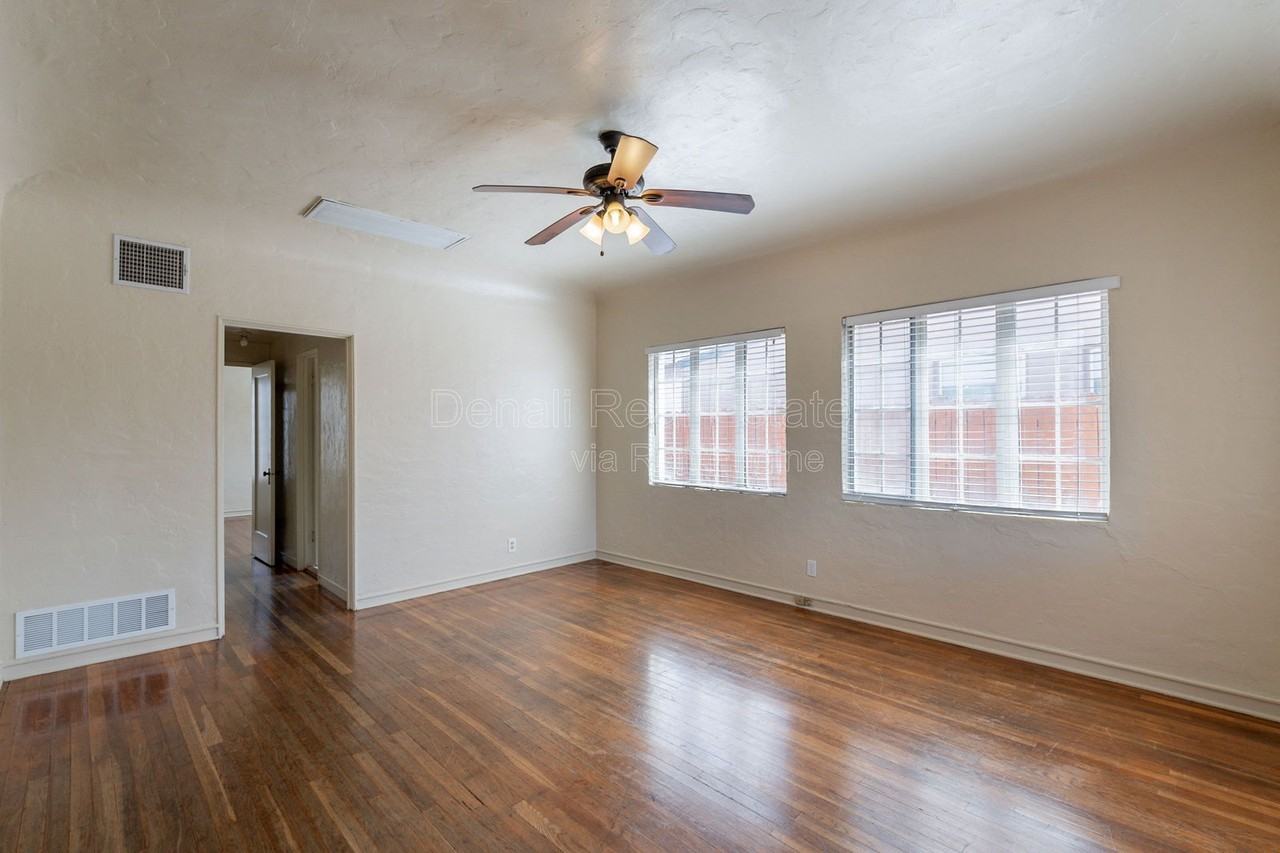 241 S Cherry Ave - Photo 4 of 27